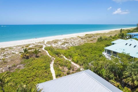 A Saba Wind North- Oceanfront Estate with Pool on Captiva Island Maison in Sanibel Island