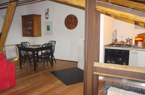 Kitchen or kitchenette, Dining area, stove