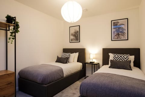 Glevum Lodge - 2 Bedroom Town Centre Apartment Condo in Cirencester