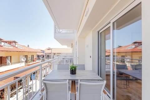 Kentro Luxury Suites Condo in Chaniotis