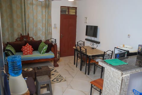 Serene 2 bedroom homestay 15mindrive to the beach Apartment in Mombasa