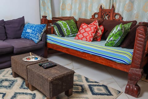 Serene 2 bedroom homestay 15mindrive to the beach Apartment in Mombasa