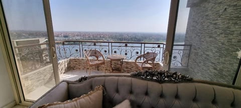 The fascination of the Nail river view Apartment in Cairo Governorate