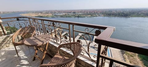 The fascination of the Nail river view Apartment in Cairo Governorate