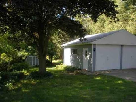 Historic private Quiet Lower Unit Door County home Condo in Sturgeon Bay