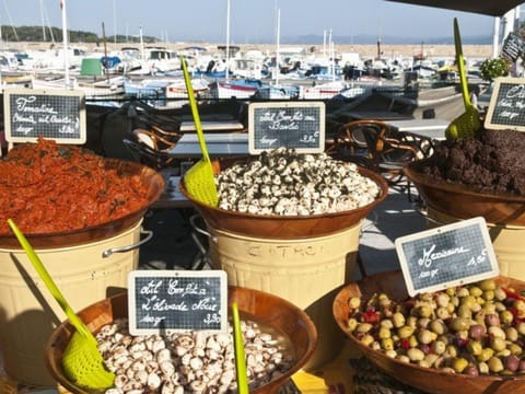 T3 avec Piscine - Tennis - Parking - À 200m des plages/commerces - FR-1-316-294 Apartment in Six-Fours-les-Plages