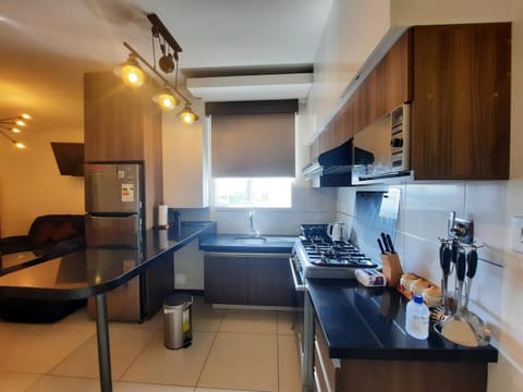 Lujoso Apartamento Nuevo, cerca de todo, moderno 100% amoblado con Netflix, Parqueo gratuito y WIFI. LUXURY Apartment in Santa Cruz de la Sierra