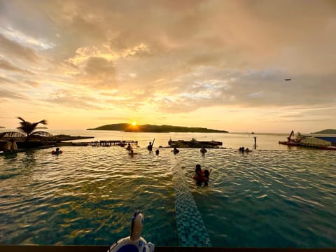 Nearby landmark, Day, People, Natural landscape, Beach, Sea view, Sunset, group of guests