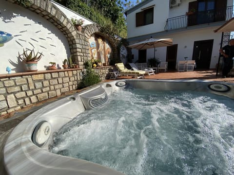 Hot Tub, Solarium