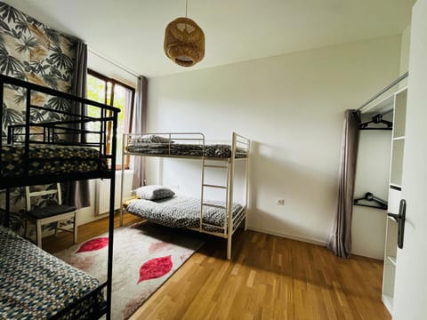 Photo of the whole room, bunk bed, heating, storage, wardrobe