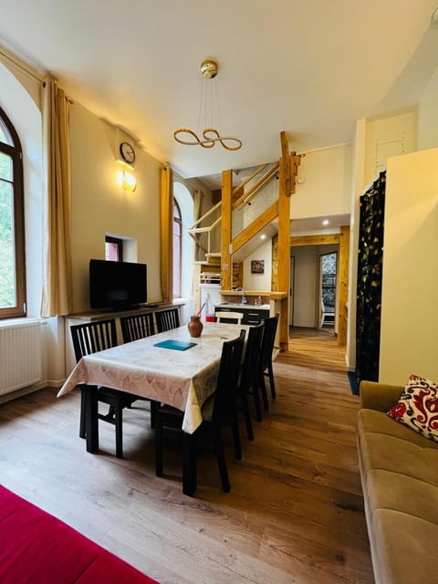 TV and multimedia, Living room, Dining area, internet, storage