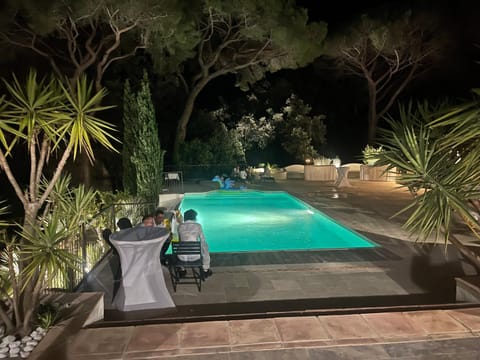 Magnifique Villa à 100 m plage climatisation Vue mer exceptionnelle Villa in Sainte-Maxime