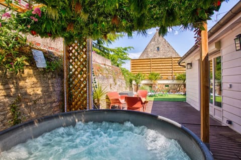 Day, Hot Tub