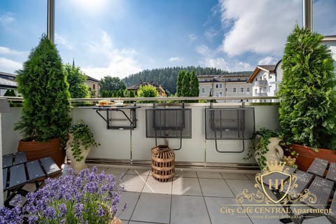 Day, Balcony/Terrace, Garden view