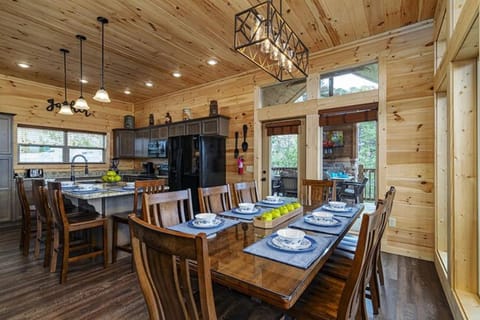 Panoramic Perfection - 5 Bedrooms, 5,5 Baths, Sleeps 14 cabin Casa in Pigeon Forge