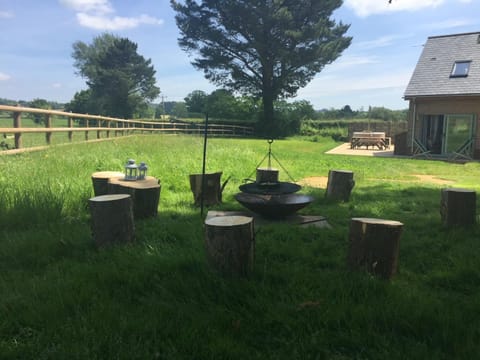 Deer Den timber clad cabin with hot tub, up private lane House in East Devon District