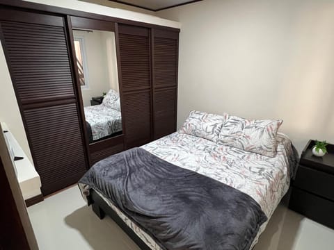 Fully equipped and furnished apartment and office Eigentumswohnung in Alajuela