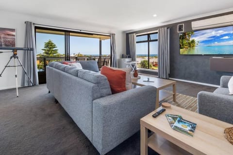 Oriana Grande- 5 Bdrm Sleeps 14 Beach View Wifi House in Adelaide