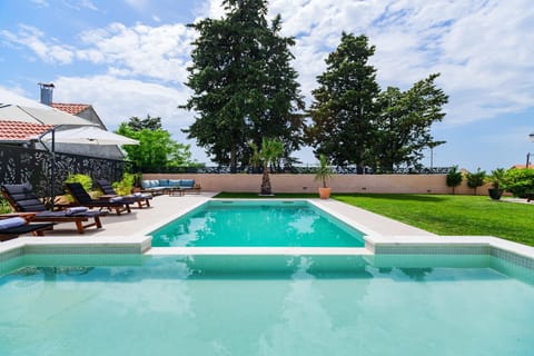 Pool view, Swimming pool, sunbed