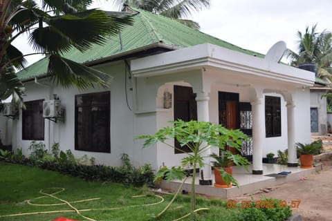 Family friendly 2bed Villa with an amazing garden! Villa in City of Dar es Salaam