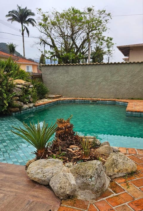 Casa com Piscina em Frente à Praia Grande House in Ubatuba