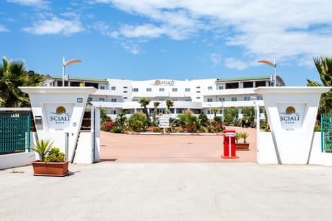 Facade/entrance, Garden view