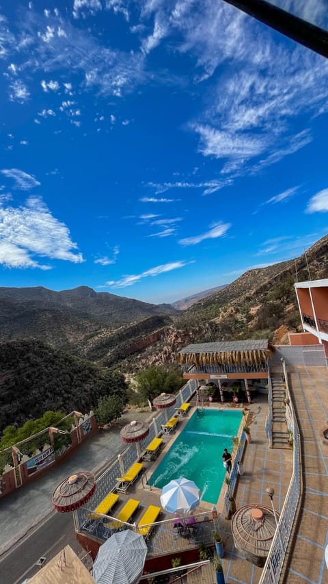 Day, Natural landscape, Bird's eye view, Balcony/Terrace, Mountain view, Pool view, Swimming pool, Swimming pool, Quiet street view, Parking, sunbed