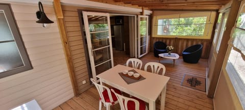 Mobile home avec terrasse et piscine. Chalet in Hourtin