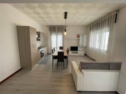 Dining area, kitchen