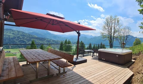 Ruhige Bergvilla in Alleinlage am Mondsee mit Seeblick Bergblick und Whirlpool House in Mondsee