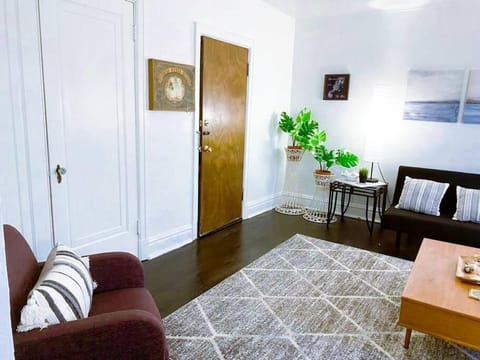 (49.1E) Garden style studio @ Forest Park & City! Apartment in Saint Louis