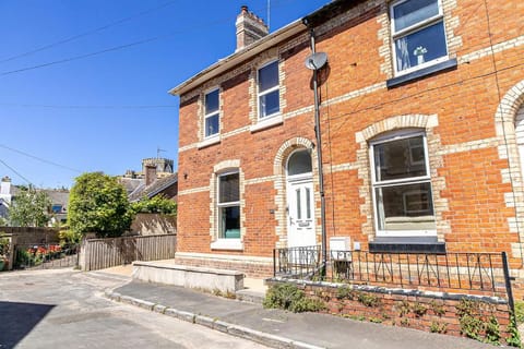 The Terrace - Light, bright characterful coastal home with parking near beaches Casa in Teignmouth