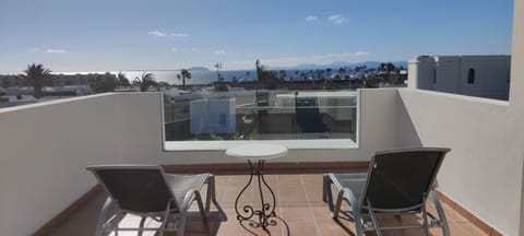 Property building, Balcony/Terrace, Sea view