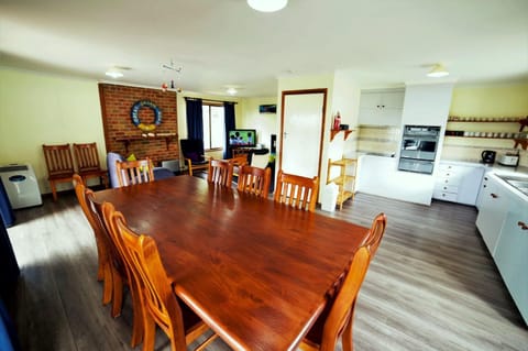 Blue Waves House in Apollo Bay