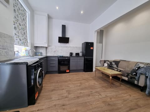 Cheerful 4 bedroom close to Uclan, Preston City Center House in Preston