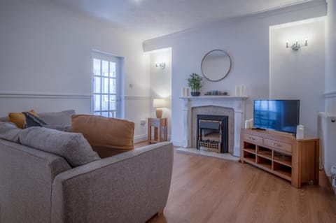 Ivy Cellar - 2 Bedroom Apartment - Tenby Apartment in Tenby