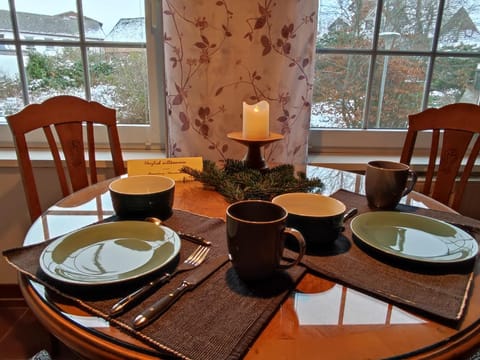 Seating area, Dining area