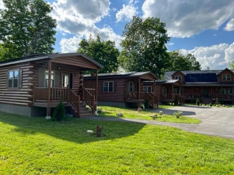 Lincoln Log Cabins Alojamiento y desayuno in Woodstock