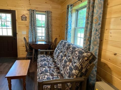 Lincoln Log Cabins Bed and Breakfast in Woodstock