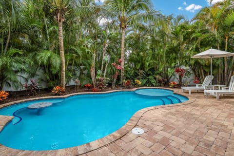 Bean Point Beach Cottage - 709 N Bay House in Anna Maria Island