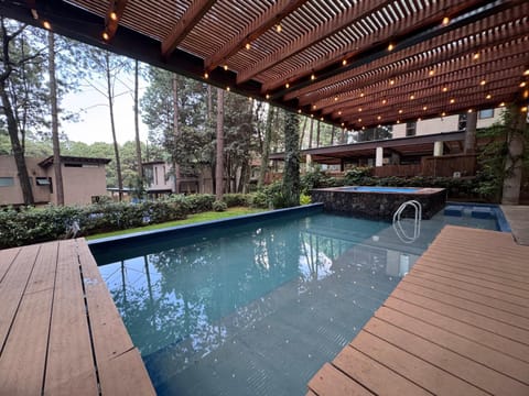 Hot Tub, Swimming pool