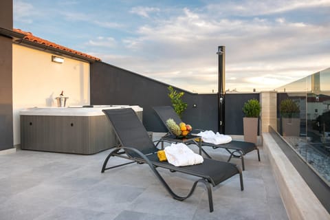 Apartment 88 - Rooftop jacuzzi & terrace Apartment in Zadar