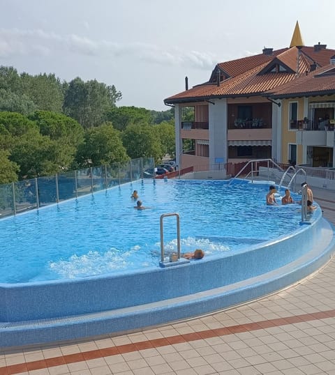 Hot Tub, Pool view, Swimming pool