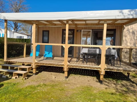 mobil home neuf dans camping 4* avec piscine Campingplatz /
Wohnmobil-Resort in La Plaine-sur-Mer