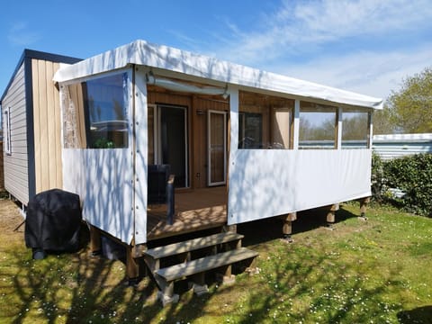 mobil home neuf dans camping 4* avec piscine Campingplatz /
Wohnmobil-Resort in La Plaine-sur-Mer