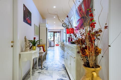 Lobby or reception, Garden view