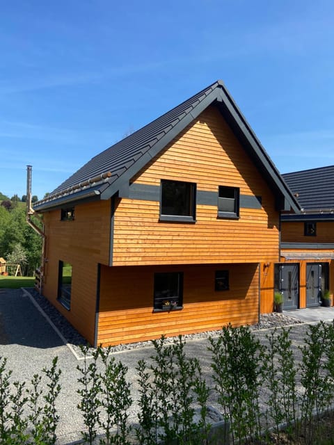 Urlaub am Schwarzbach mit Sauna und Whilpool House in Monschau