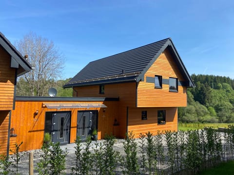 Urlaub am Schwarzbach mit Sauna und Whilpool House in Monschau