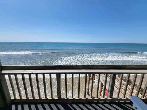 Steps To The Ocean! 285 House in North Topsail Beach