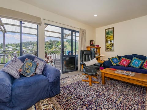 The Gardener's Beach House - Onemana Holiday Home House in Whangamatā